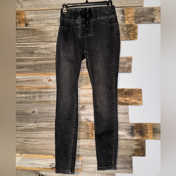 We The Free Curvy High Rise Lace Up Black Jeans
Size 26 - Picture 3 of 6